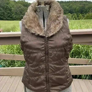 Exertek women’s polyester vest. Size large.